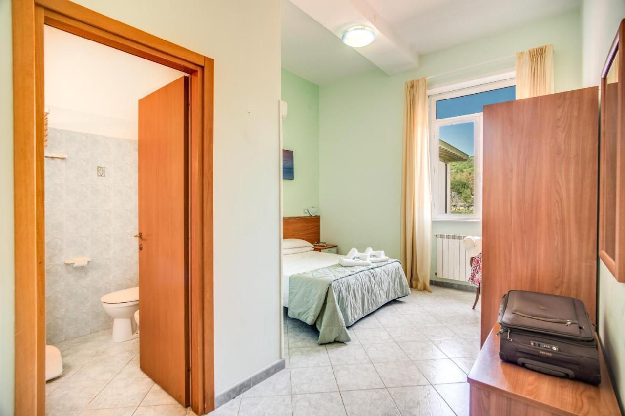 Villa Mg Hotel Санта Маринела Екстериор снимка