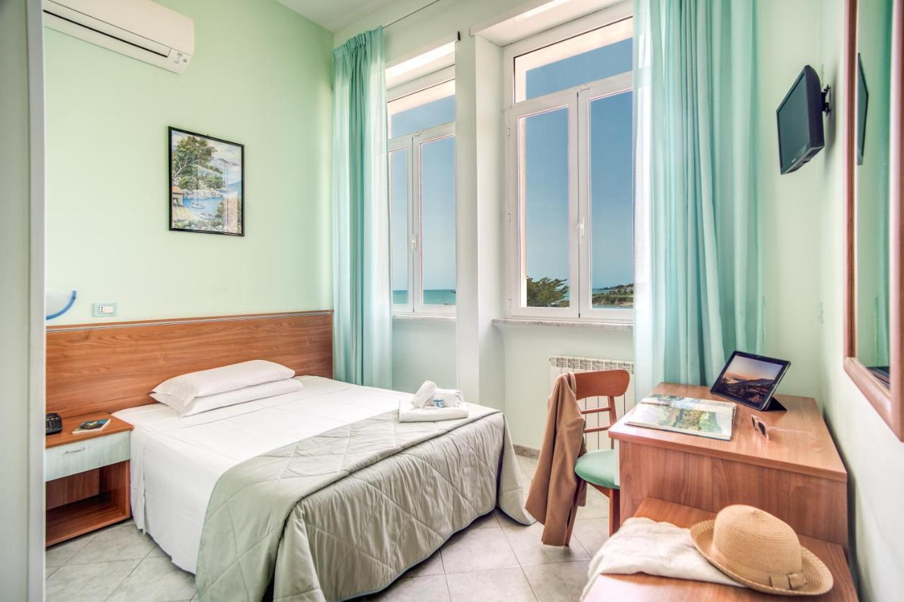 Villa Mg Hotel Санта Маринела Екстериор снимка
