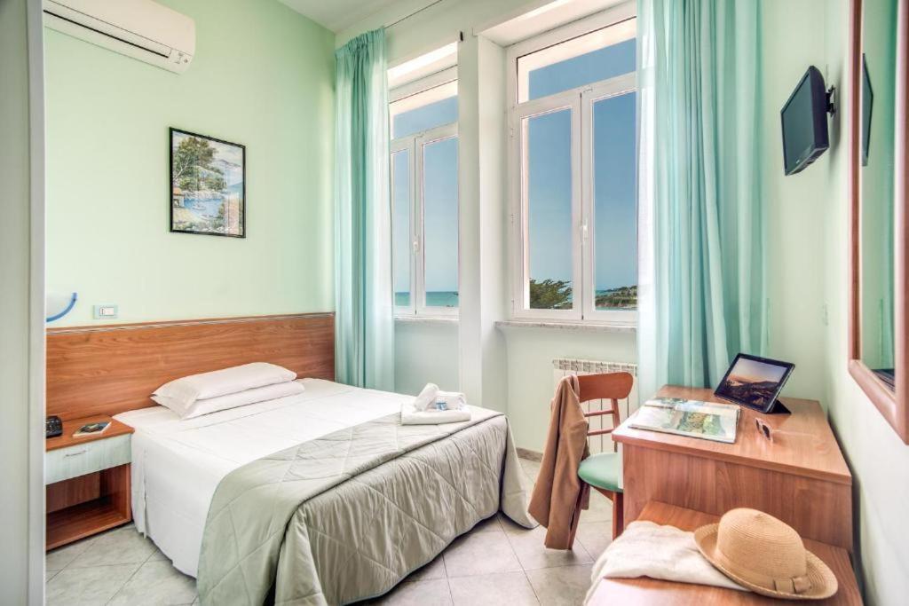 Villa Mg Hotel Санта Маринела Екстериор снимка