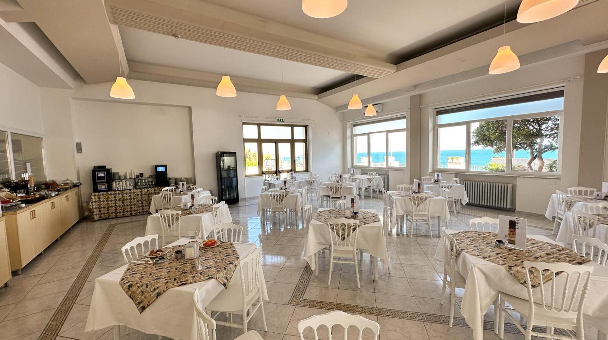 Villa Mg Hotel Санта Маринела Екстериор снимка