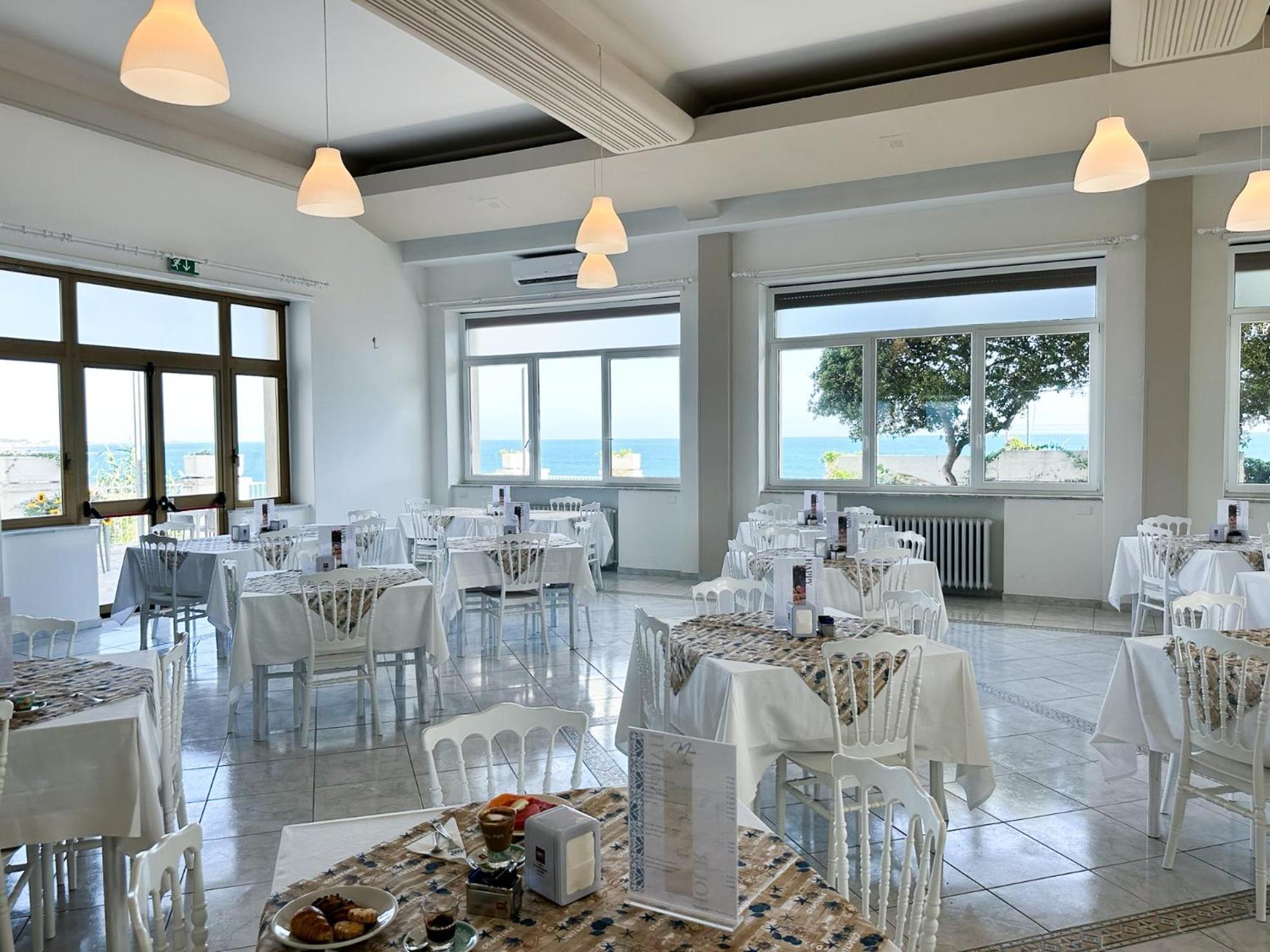 Villa Mg Hotel Санта Маринела Екстериор снимка